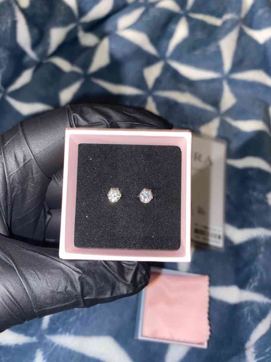 Lab Grown Diamond Stud Earrings