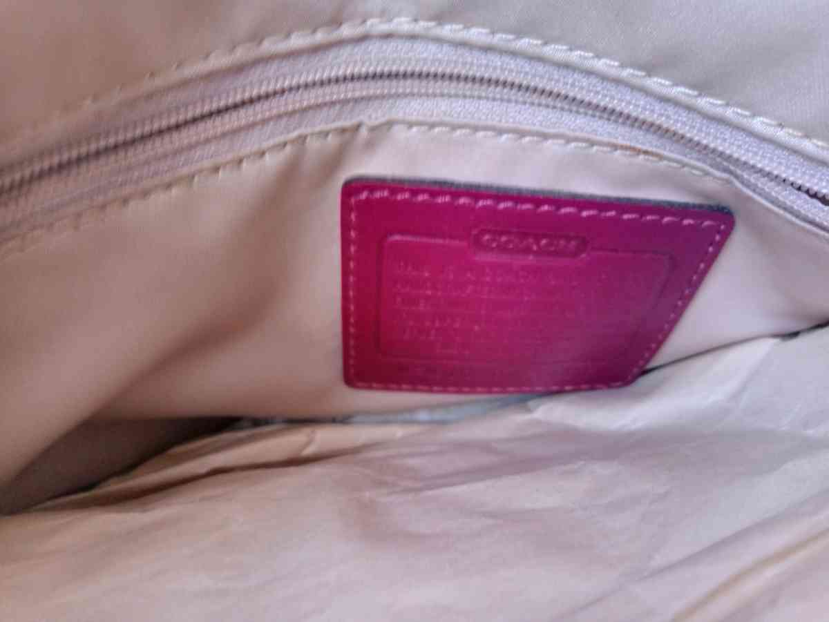 LIKE NEW COACH HANDBAG