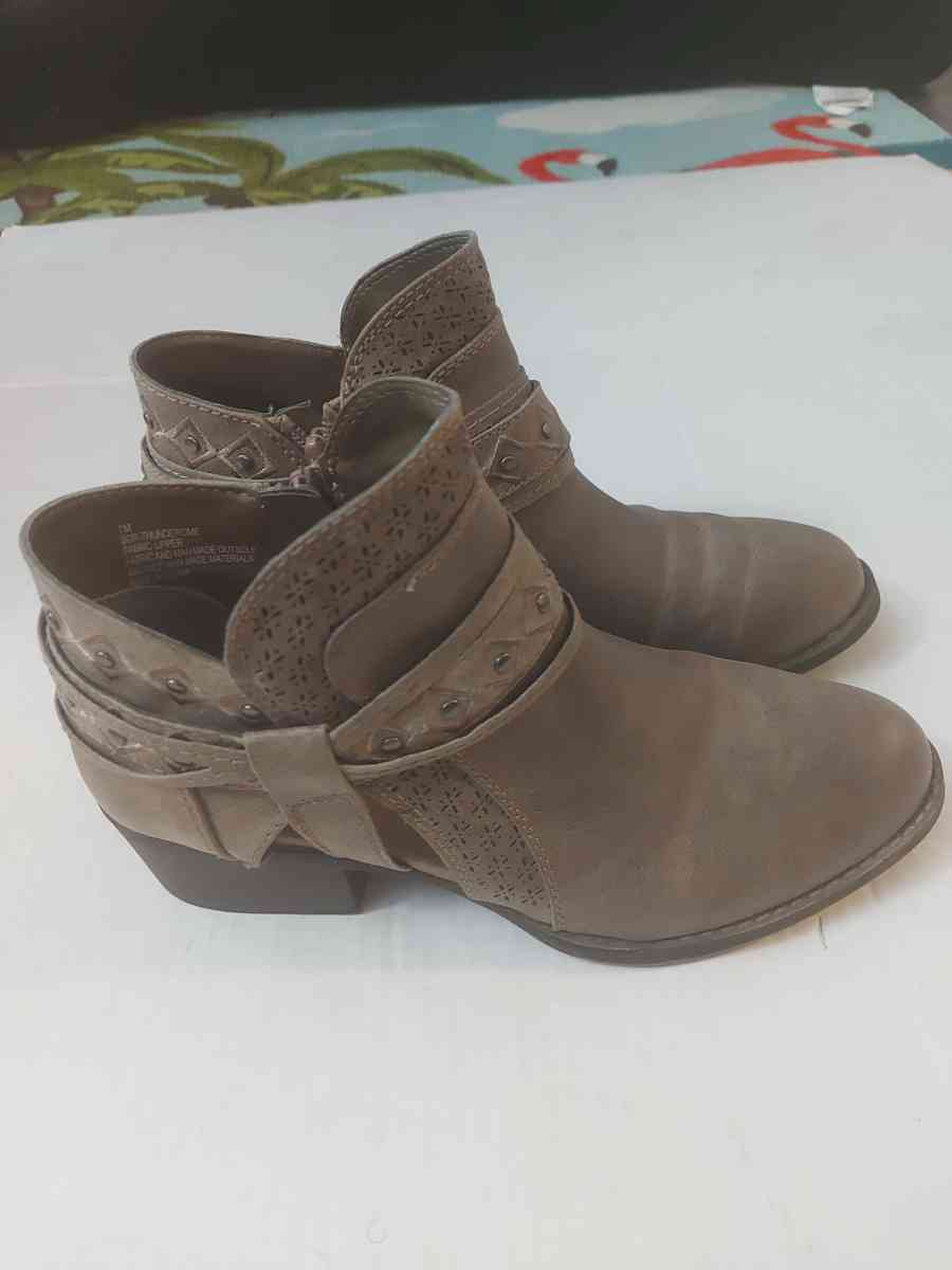 Sugar Thunderome Ankle Boots Size 7