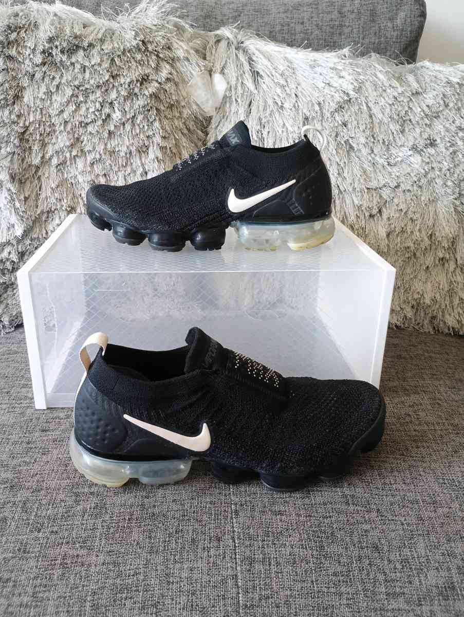 NIKE AIR VAPORMAX size 7 for women