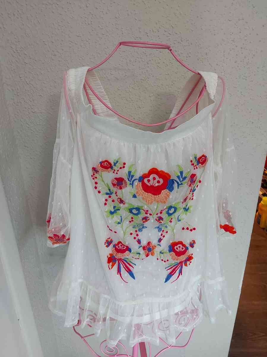 Umgee Floral Embroidered Peasant Top