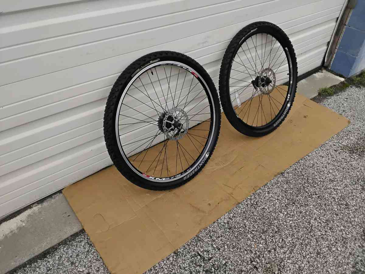 2 Schwinn Bicycle Front  Rear Rims Tires OEM Like New