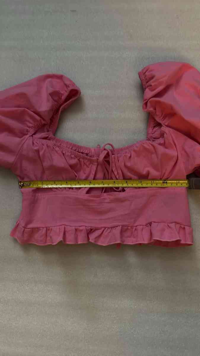 SHEIN Sweetheart Cut Out Tie Front Ruffle Trim Crop Top Barb