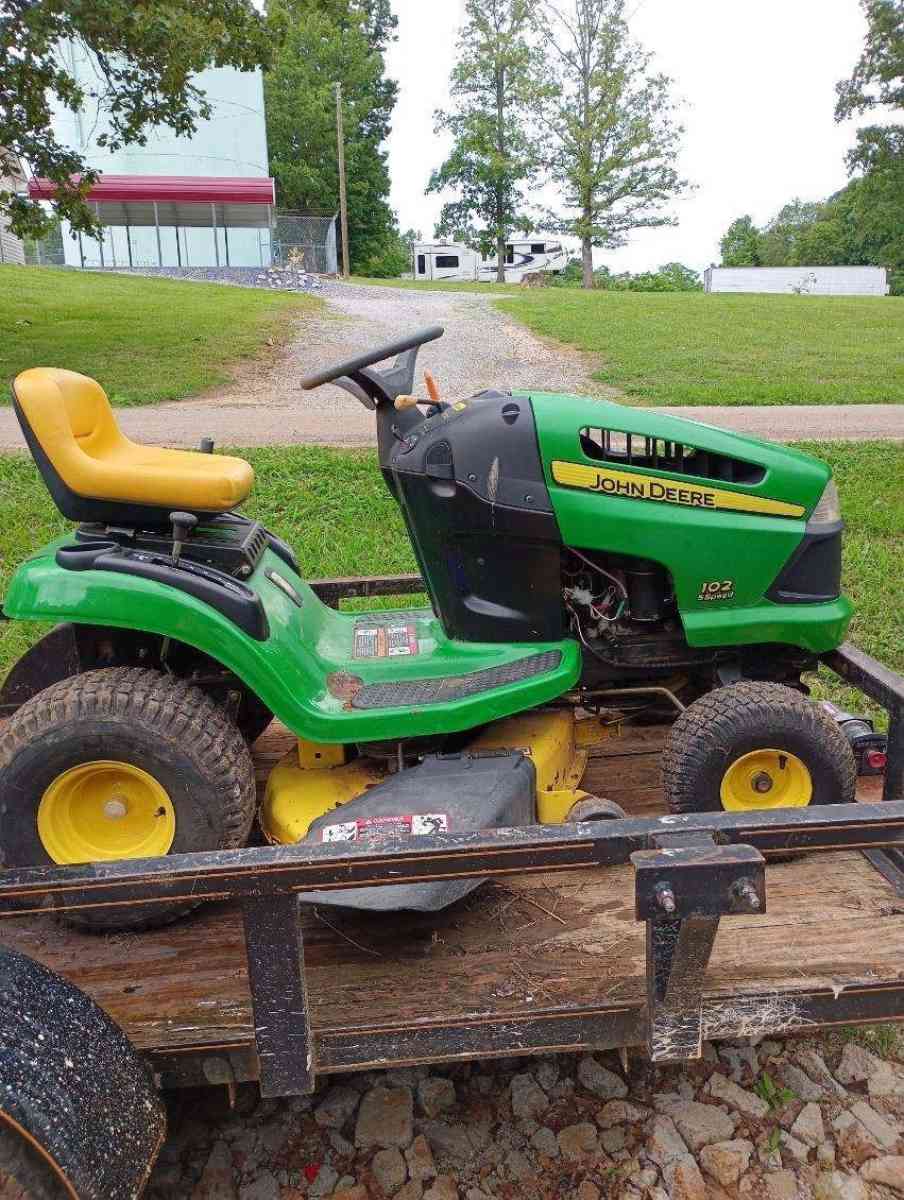 John Deere lawn tractor