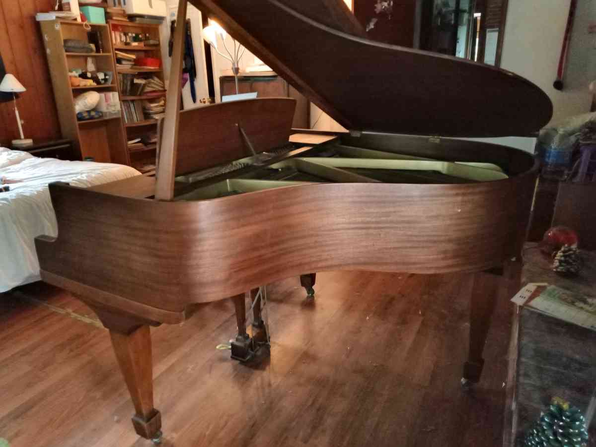 BABY GRAND PIANO