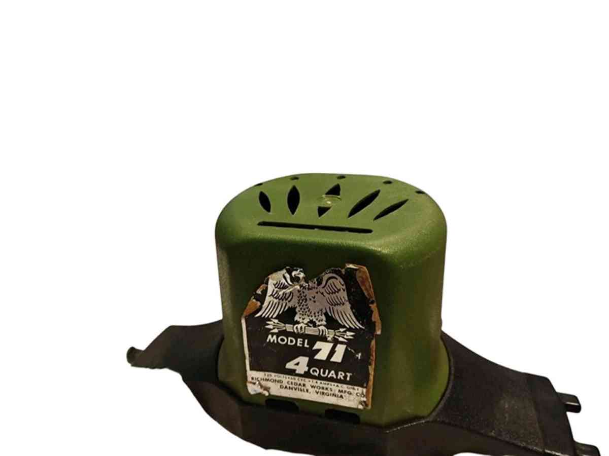 Sterling 5 Quart Ice Cream Freezer With Motor  Accessories R