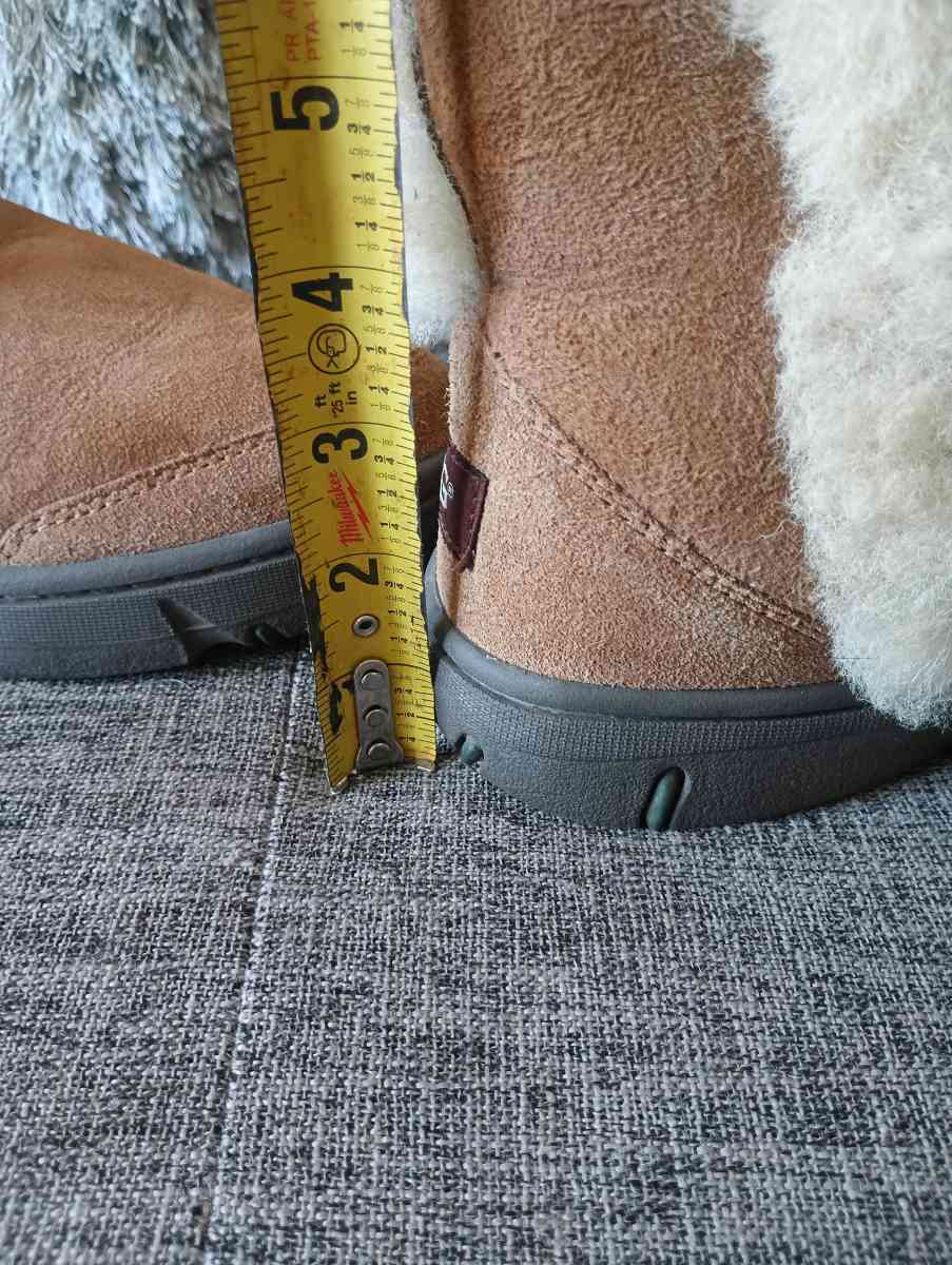 UGG Australia Brown Sunburst Suede Boots Size 8 womens