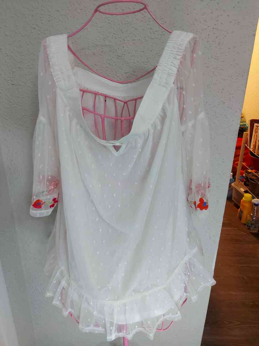 Umgee Floral Embroidered Peasant Top