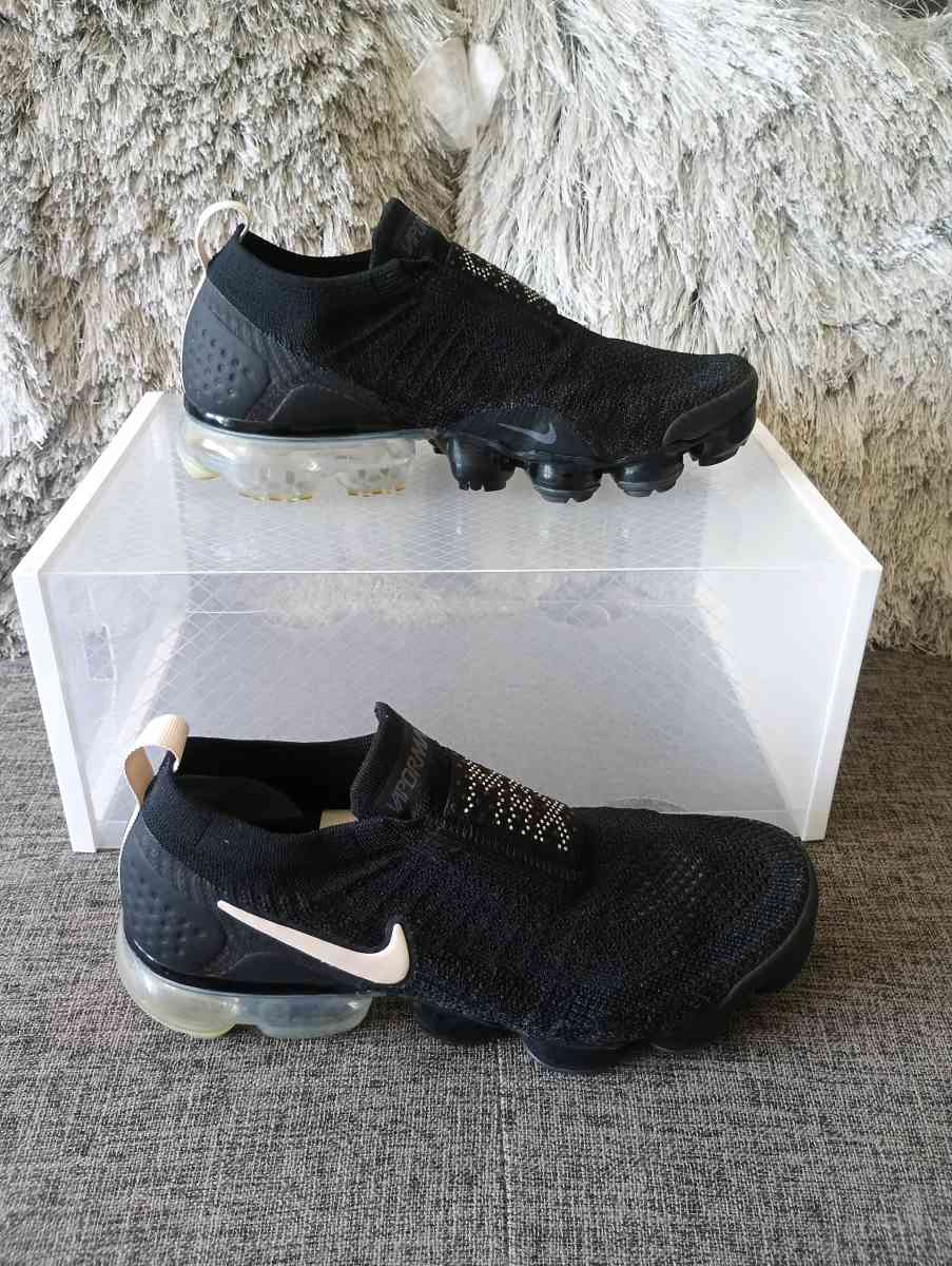 NIKE AIR VAPORMAX size 7 for women