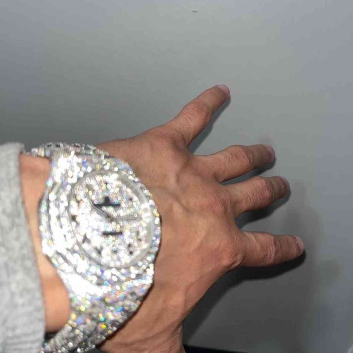 men vvs mossinite ap watch great condition