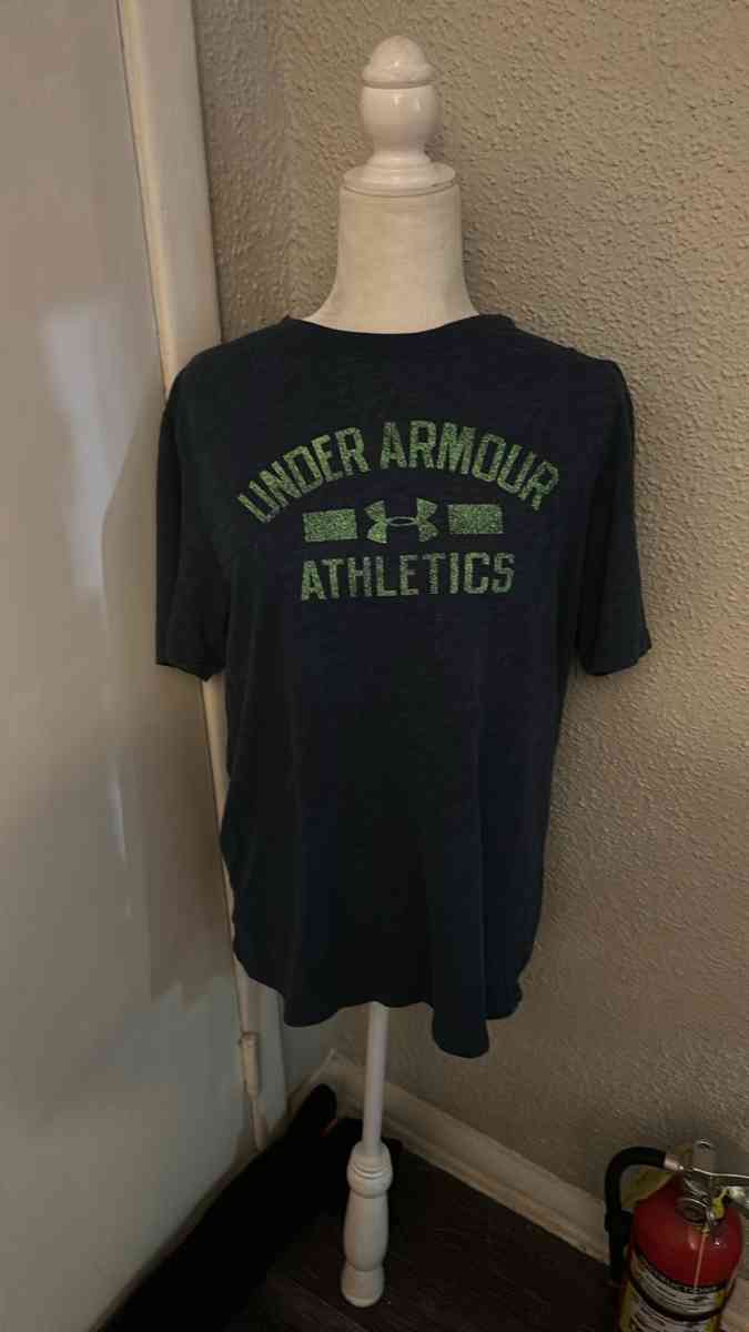 Under Armour Athletics Heat Gear Tee Size XL
