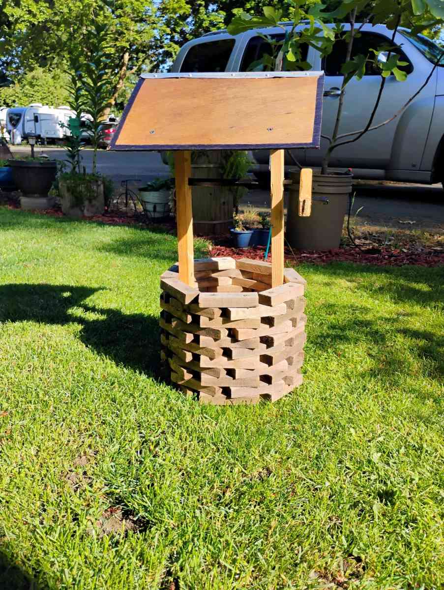 wishing well flower pot yard deco hand crafted