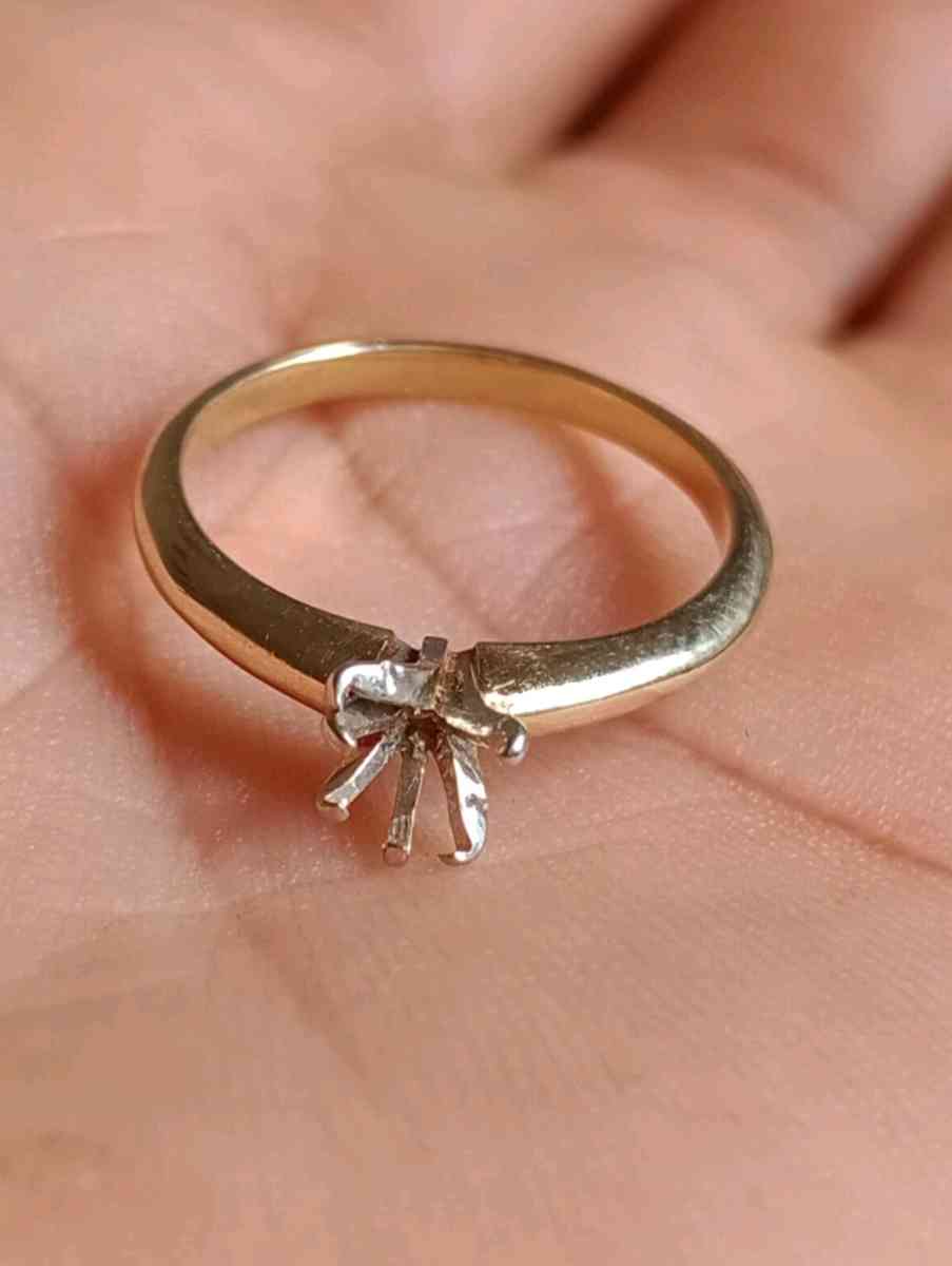 Aquamarine 14k Gold Ring size 7 for women  Sold as is