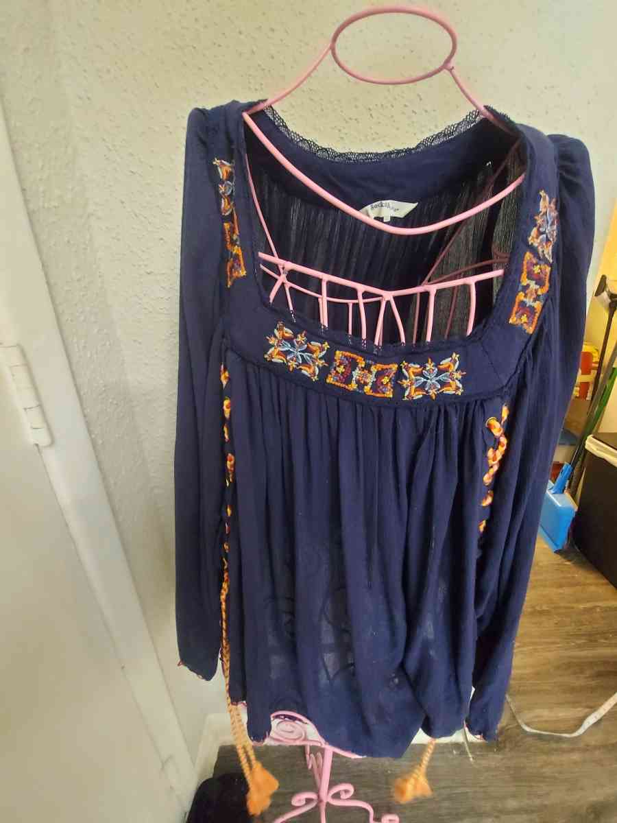 Rocks  Indigo Embroidered Boho Top Size M