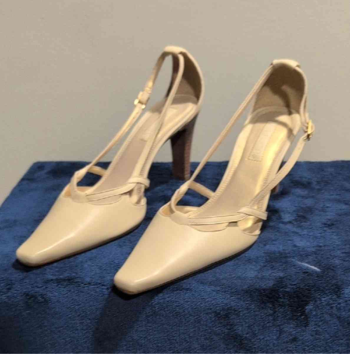 Elegant Cream Womens Heels size 10 medium
