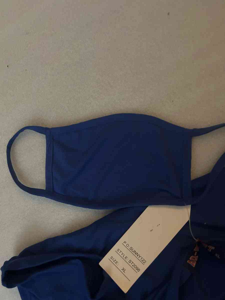 AQ Sport Cropped Graphic Tee with Cloth Mask NEW Soft