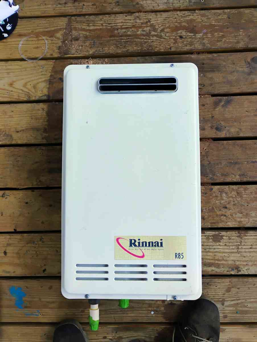 Rinnai propane instantaneous tankless hot water heater