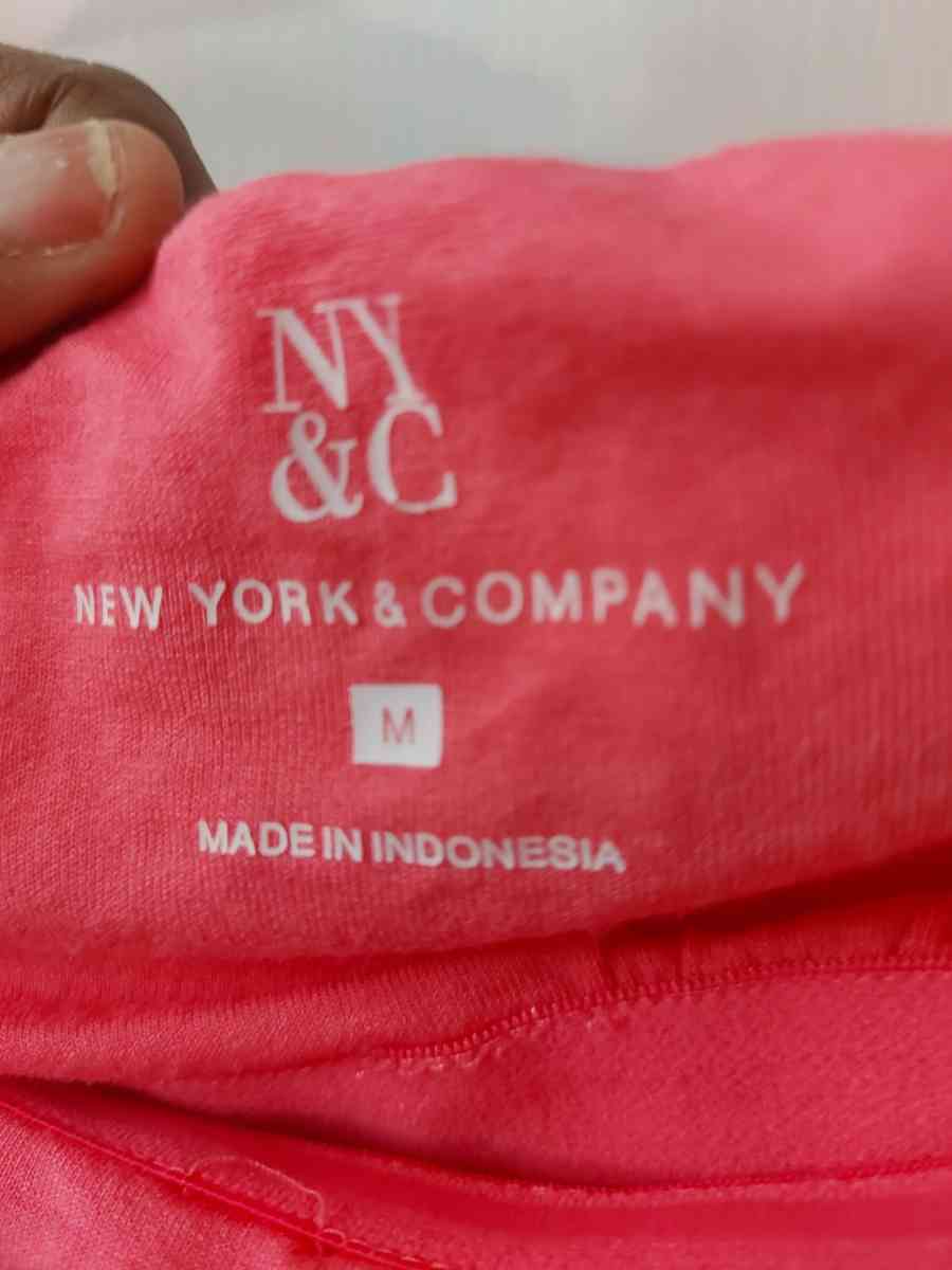 NY  CO New York and Company Pink Flowy Strapless Top Size M