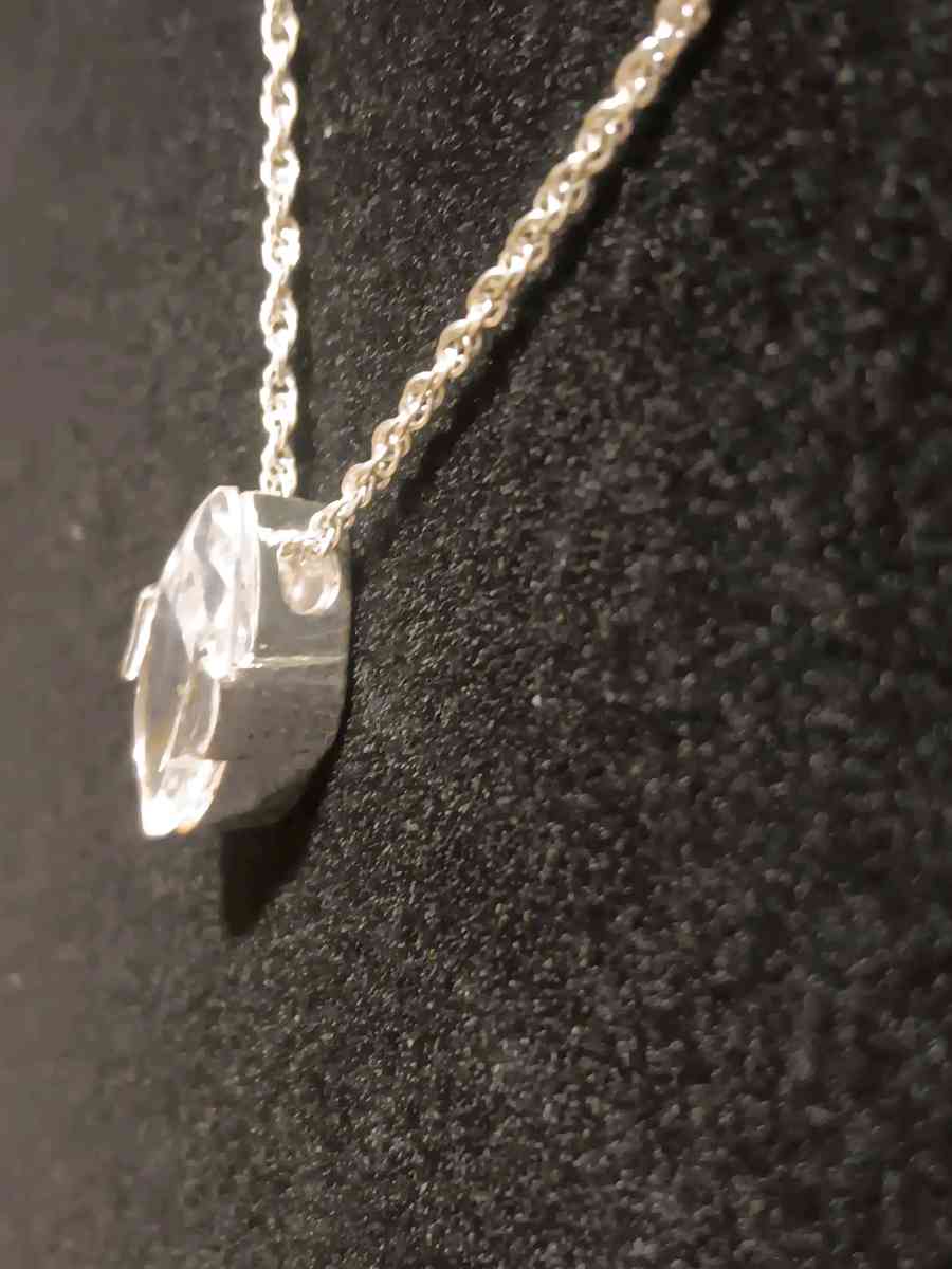 Elegant DiamondShaped Pendant Necklace