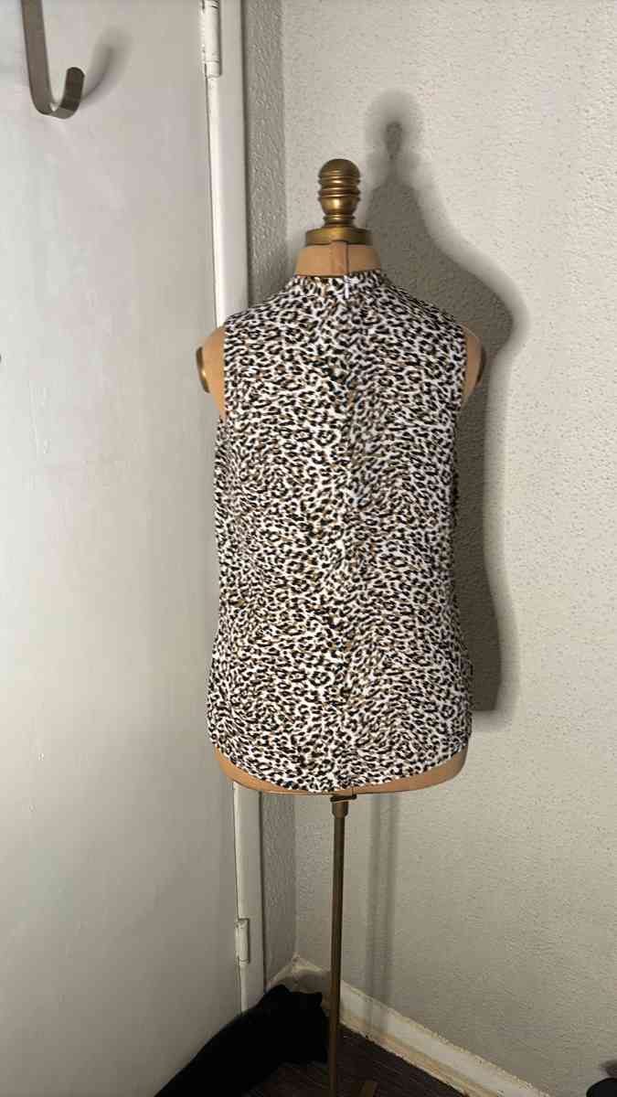 Zac  Rachel Animal Print Sleeveless Neck Strap Shirt Size Sm