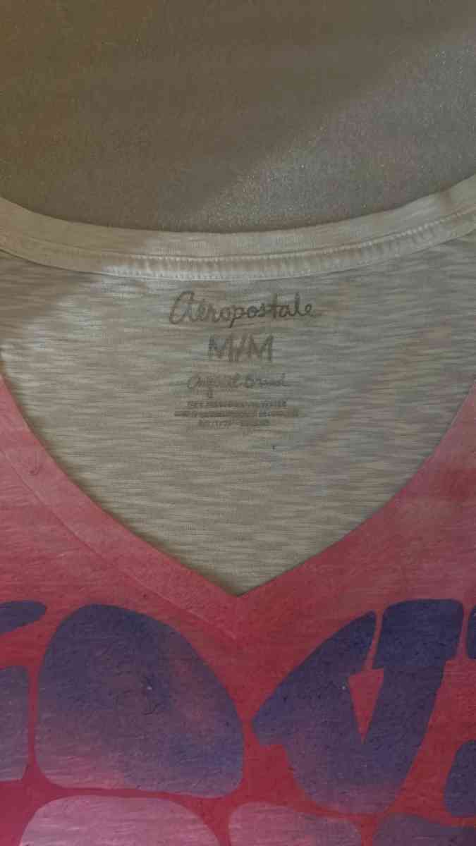 Aeropostale Love Heart Graphic Tshirt Size M