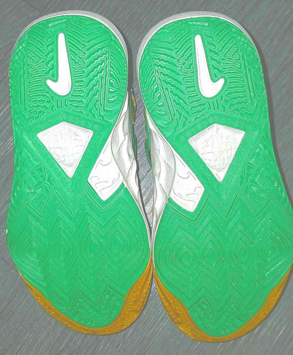 Nike Kyrie Irving 8 GO SE