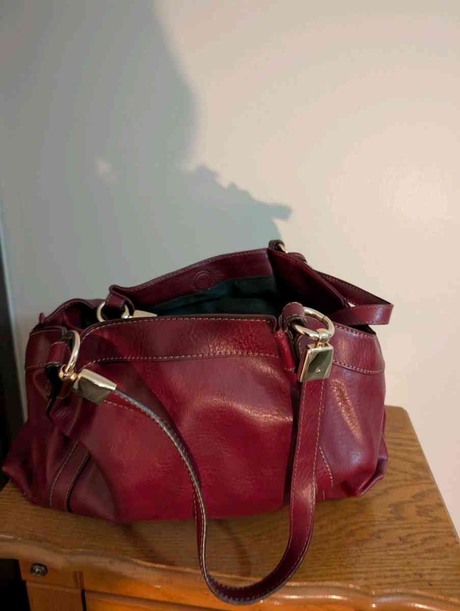 Elegant Burgundy Leather Handbag