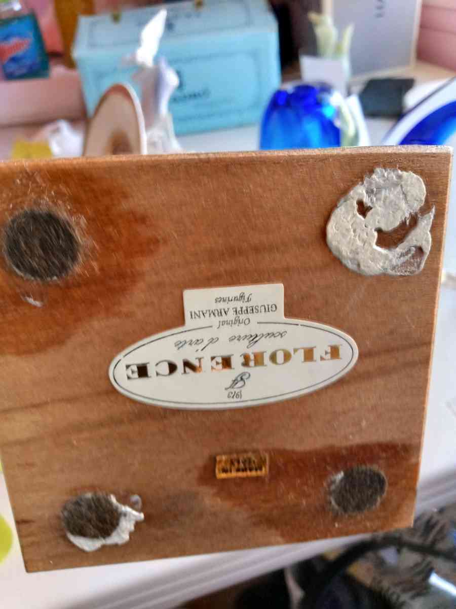 ORIGINAL GIUSSEPE ARMANI FIGURINE 1984 FLORENCE SCULPTURE