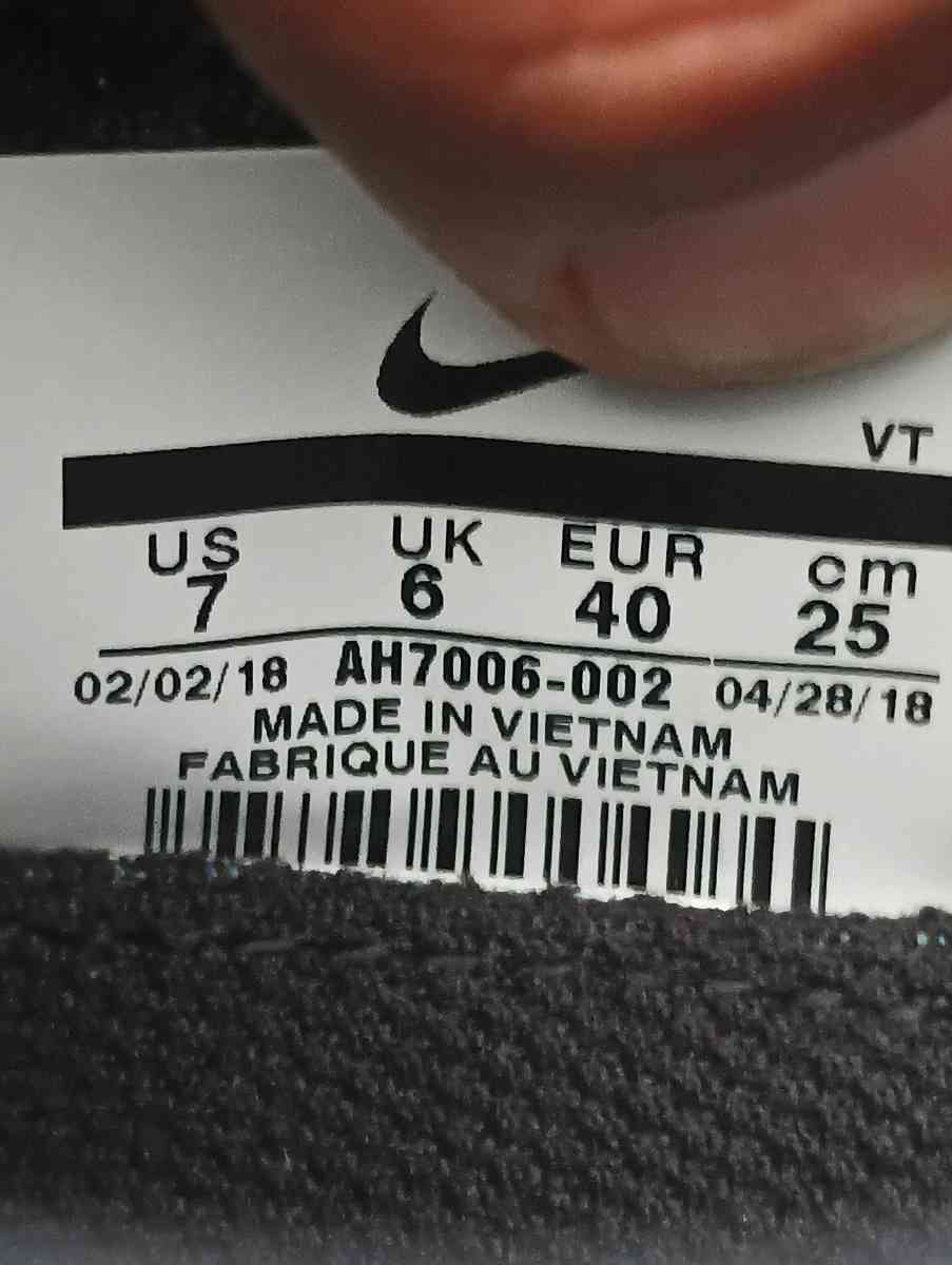 NIKE AIR VAPORMAX size 7 for women