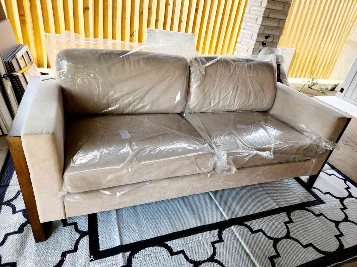 Loveseat Sofa Modern Sofa with Solid Wood Legs Elegant Comfo