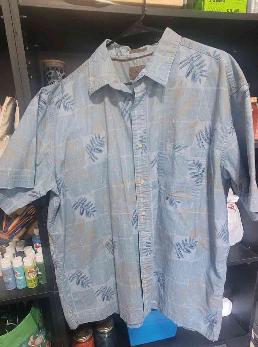 Mens Button up Size XL