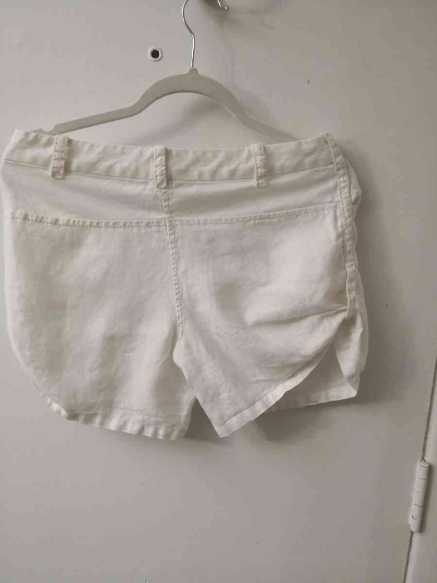Max Studio White Linen Shorts Size 4