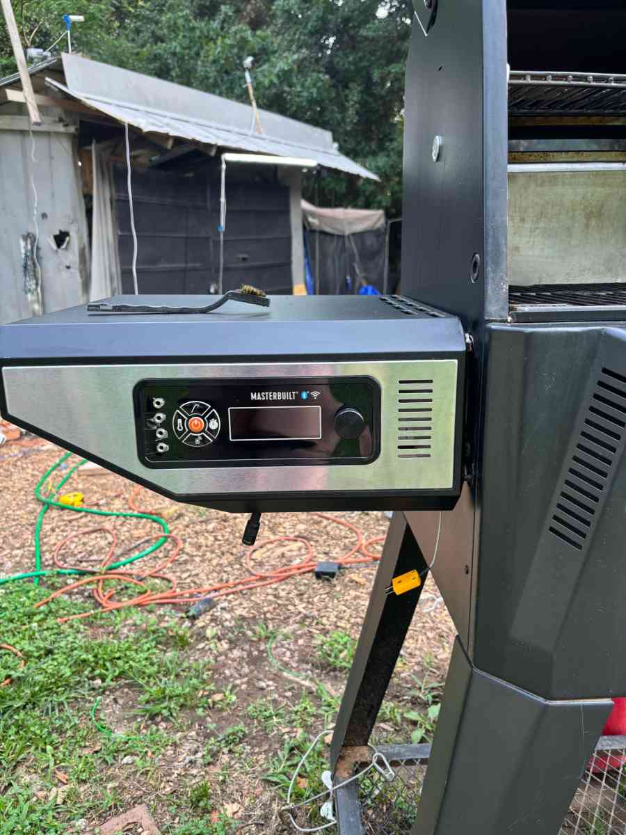 MasterBuilt Smoker Charcoal Grill