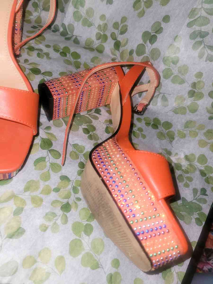 ORANGE SEQUENCE SANDALS