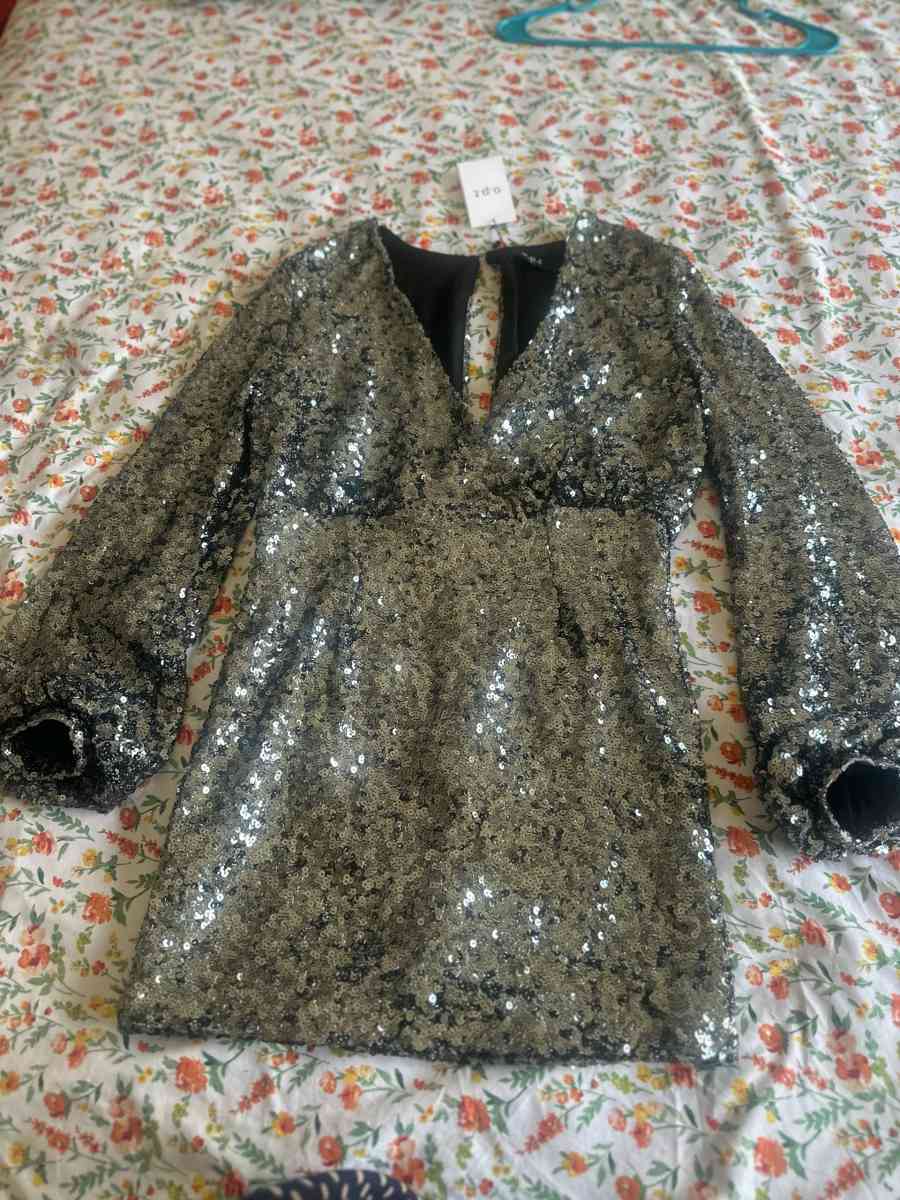 Silver long sleeve short dress party wear