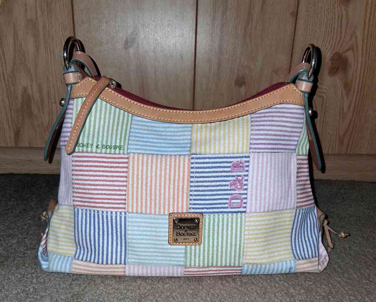 DOONEY AND BOURKE RARE PLAID SHOULDER BAG