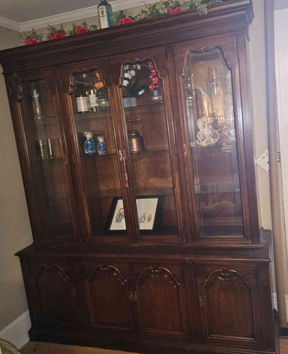 1960 to 1970s China Cabinet
