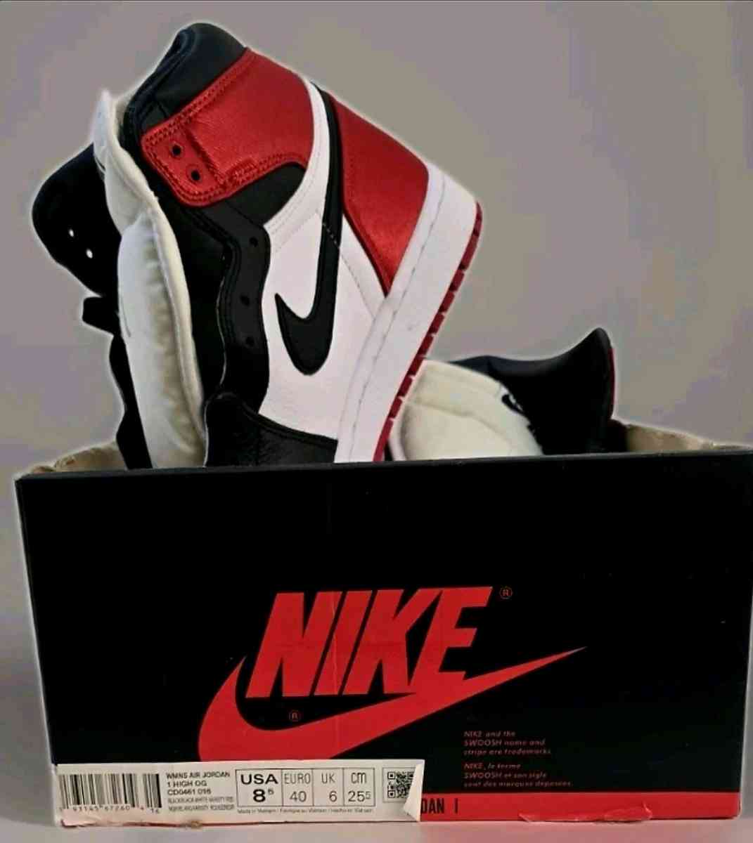 Size 85  Air Jordan 1 Retro High Satin Black Toe W