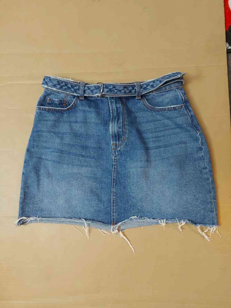 Sneak Peek Belted Raw Hem Denim Skirt Size M