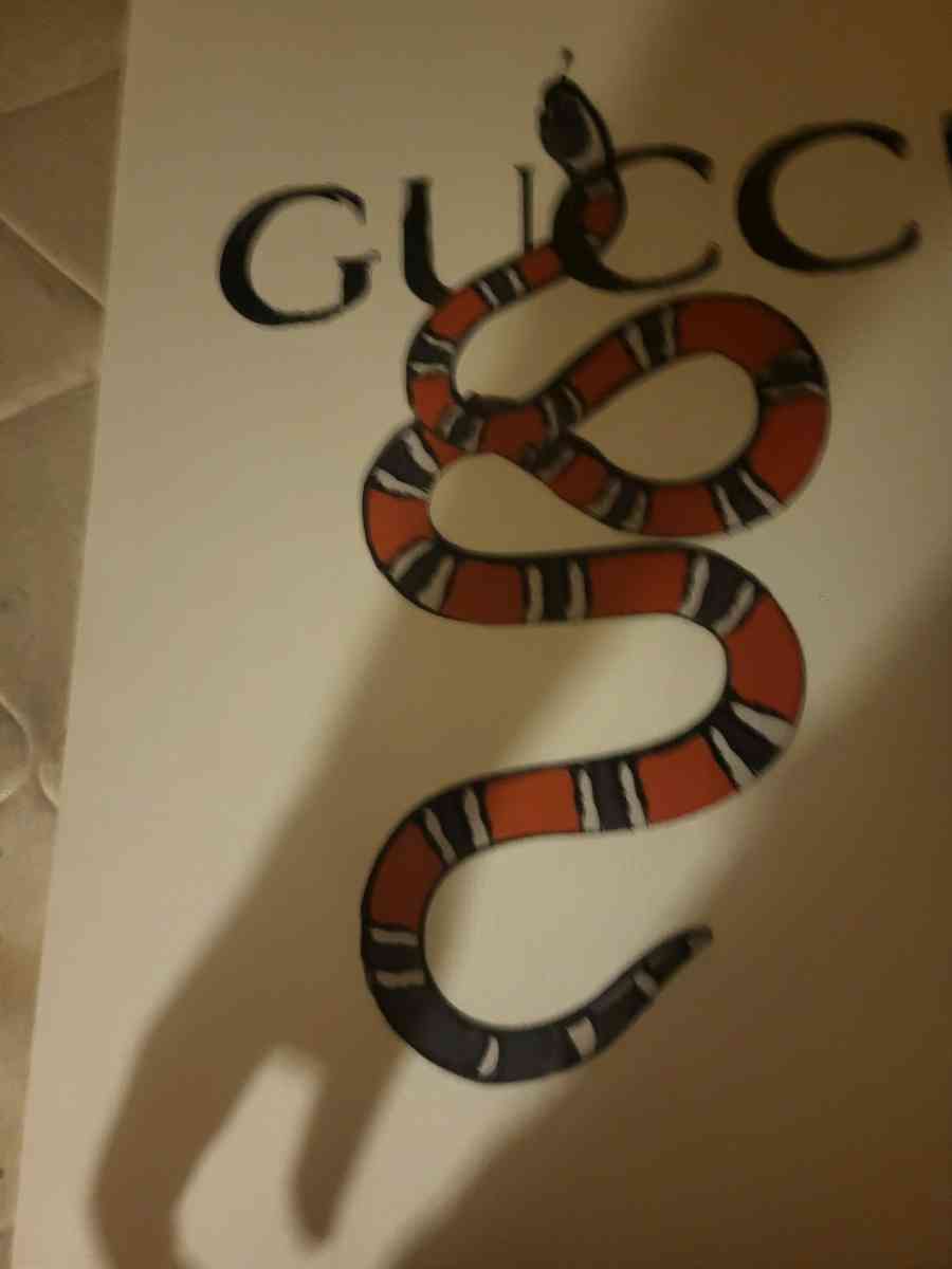 hand painted Gucci painted by far  child Paris
