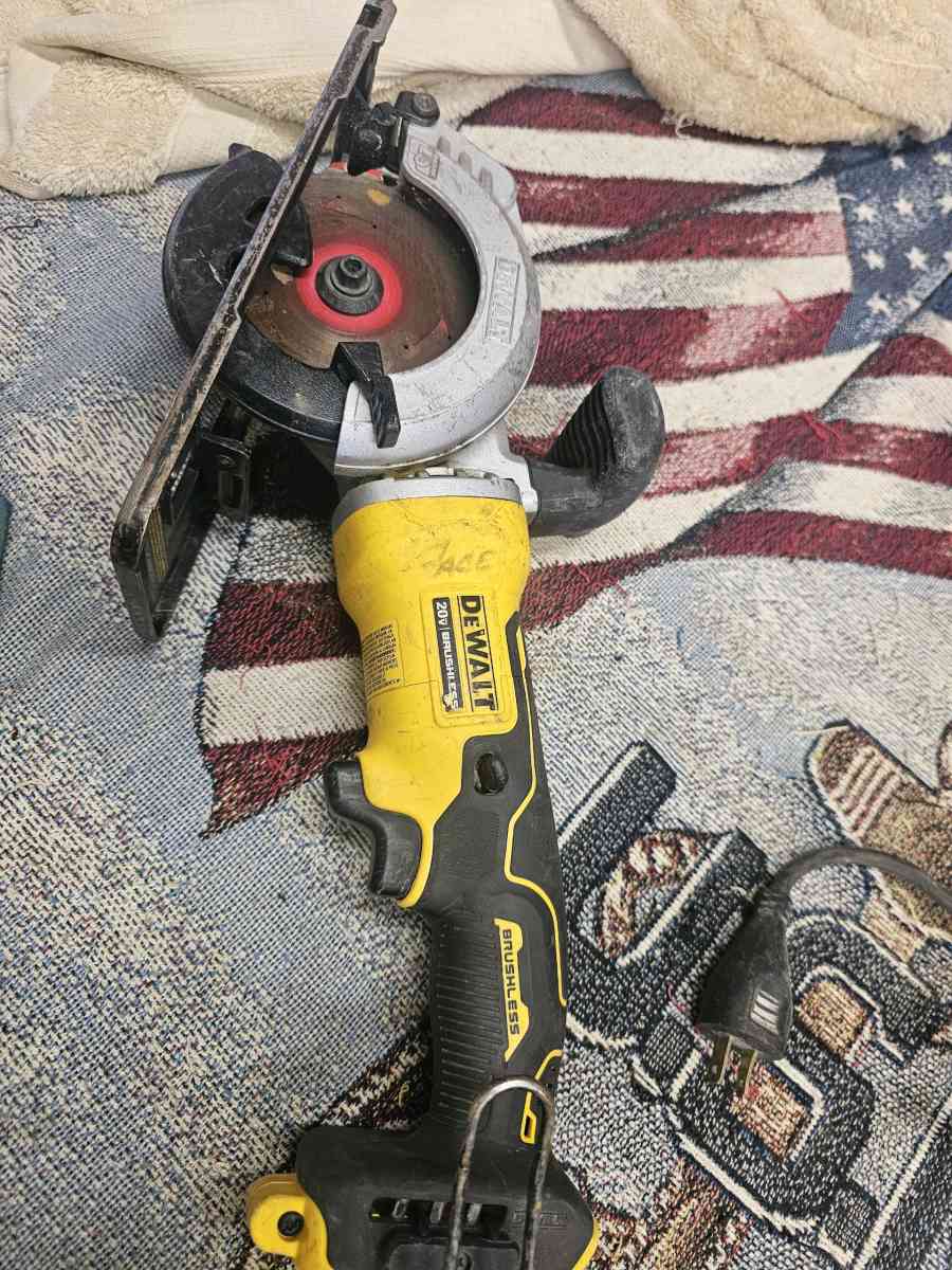 DEWALT ATOMIC 20V MAX Circular Saw 412Inch