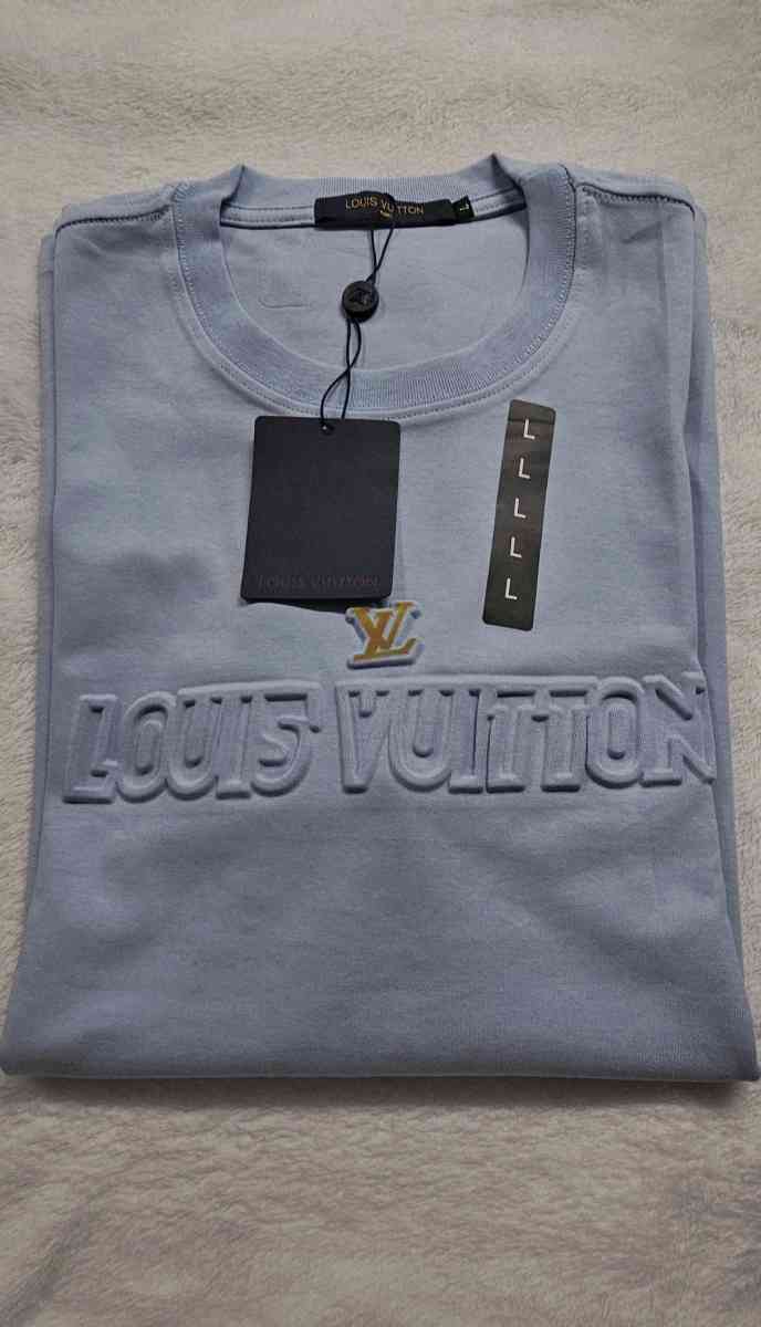 luis vuiton Hermosa playera de tela fria adaptable al cuerpo