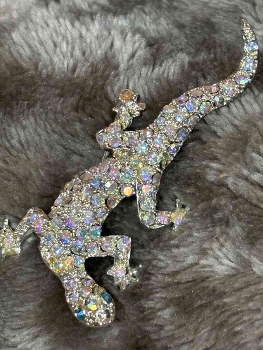 Rhinestone Gecko Brooch