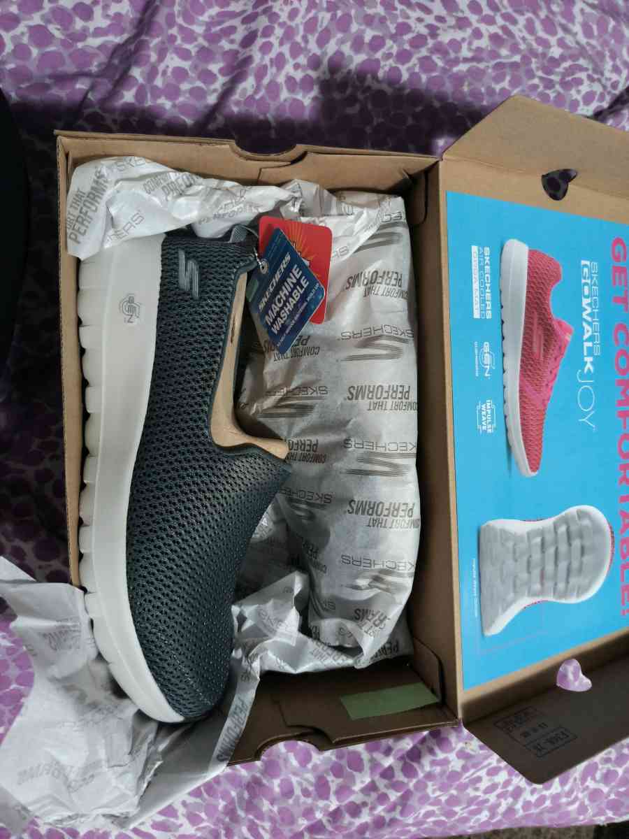 Gray Skechers Shoes Size 8 Wide In Women