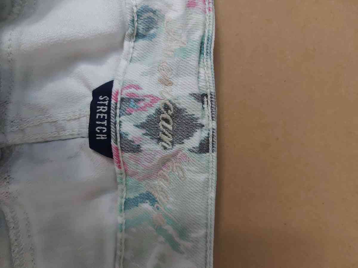 American Eagle Outfitters Stretch Aztec Shorts Size 6