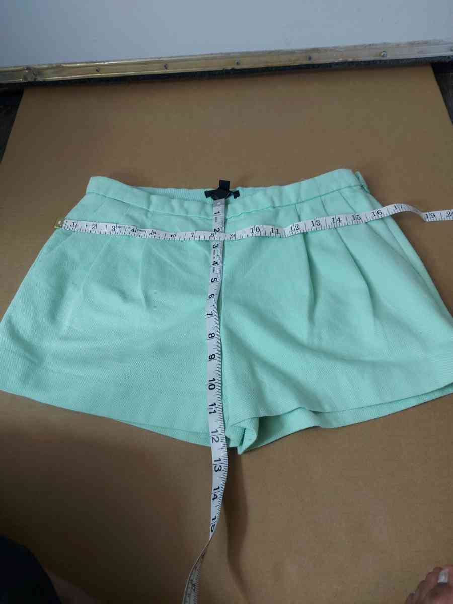 J Crew Mint Green Pleated Pique Cotton Shorts Size 2 Flaw