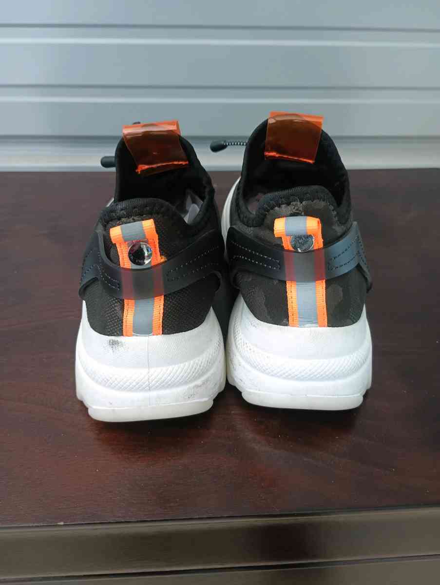 Bebe Sport Keyra Camo lace up Sneaker Size 8