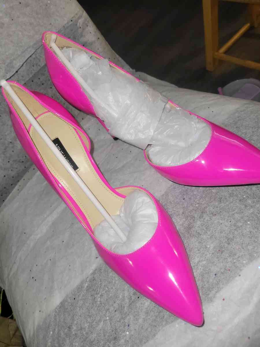 Cosmetics Bag and Fushia shoe