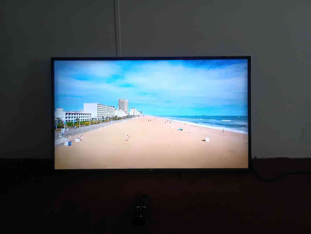 LG  43 Smart Tv  Model 43LM5700PUA