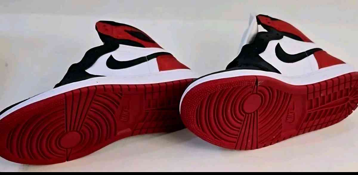 Size 85  Air Jordan 1 Retro High Satin Black Toe W